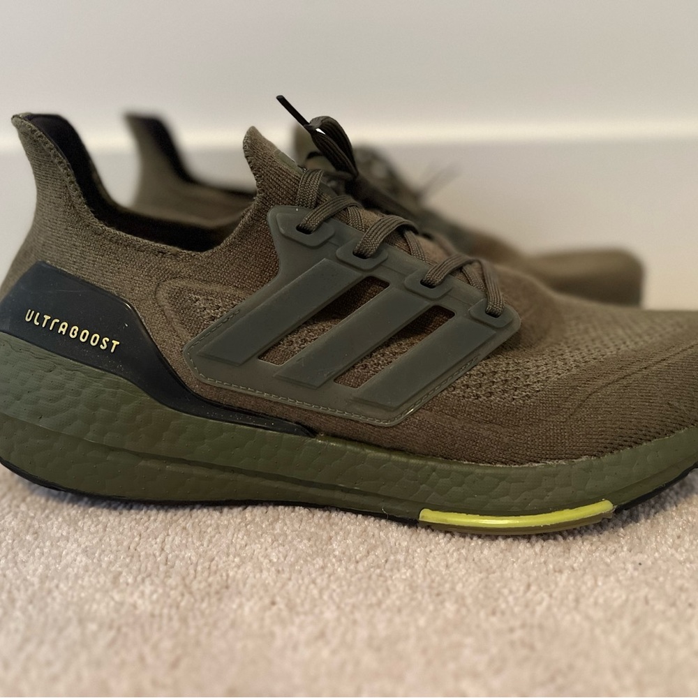 Adidas Ultra Boost 22. SIZE 11.5